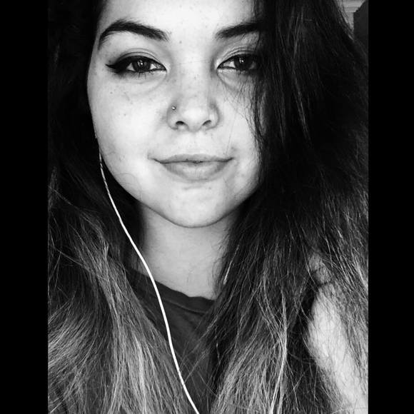 Meet your Posher, Isabelle - Picture 1 of 1